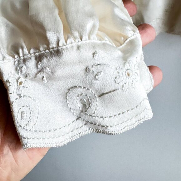 Vintage All Silk Ivory Embroidered Lace Detail Blouse M - Picture 4 of 10